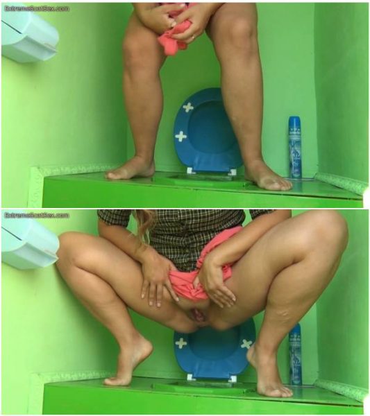 WildPassion - Pooping In The Green Toilet