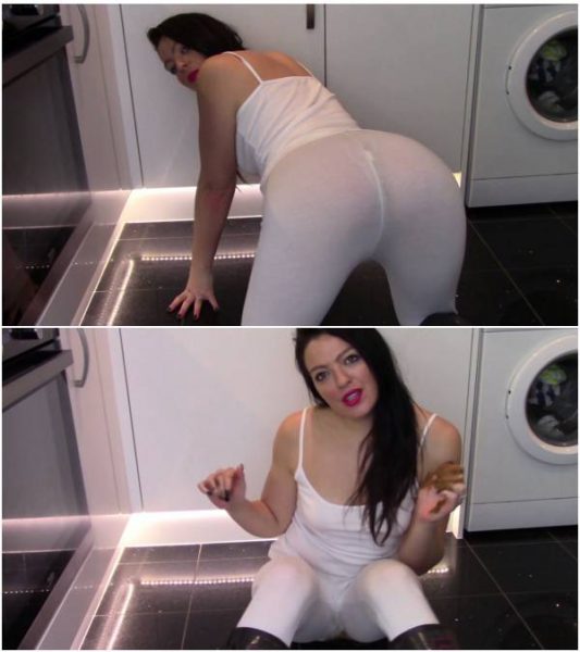 evamarie88 - Riding Girl Shits Her Leggings Then Smears